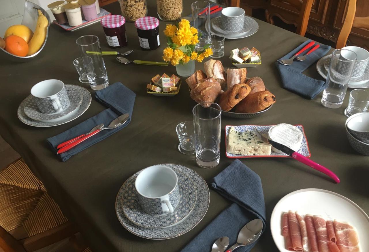 Bed and Breakfast Les Roches Bleues Uzerche Exterior foto